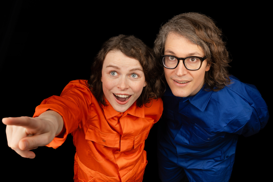 Een knotsgekke theatershow vol interactie, liedjes en zwarte gaten.